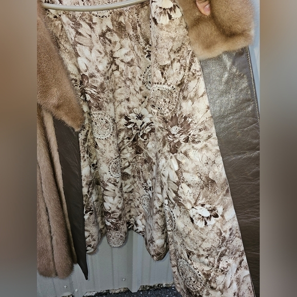 GORGEOUS GENUINE AUTUMN HAZE MINK FUR & GENUINE LEATHER COAT SIZE: Medium-Large - Picture 11 of 14